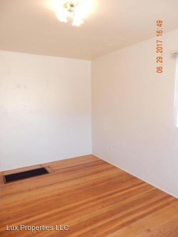 520 Adams St NE - Photo 3 of 8