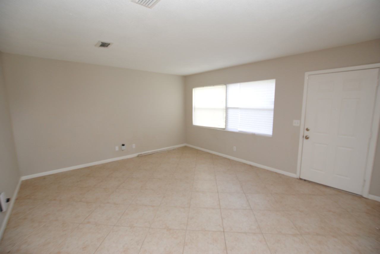 3130 Beachwood Blvd - Photo 2 of 20