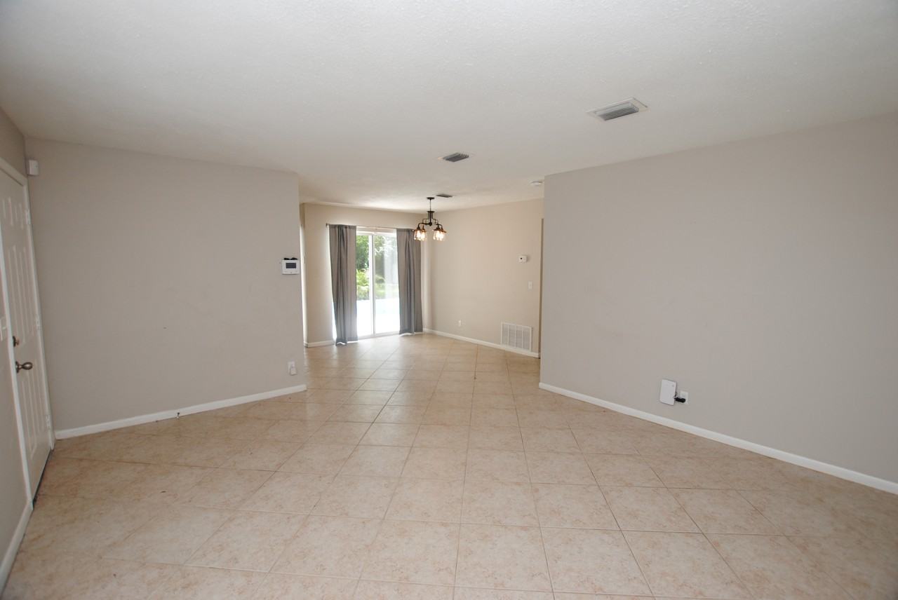 3130 Beachwood Blvd - Photo 3 of 20