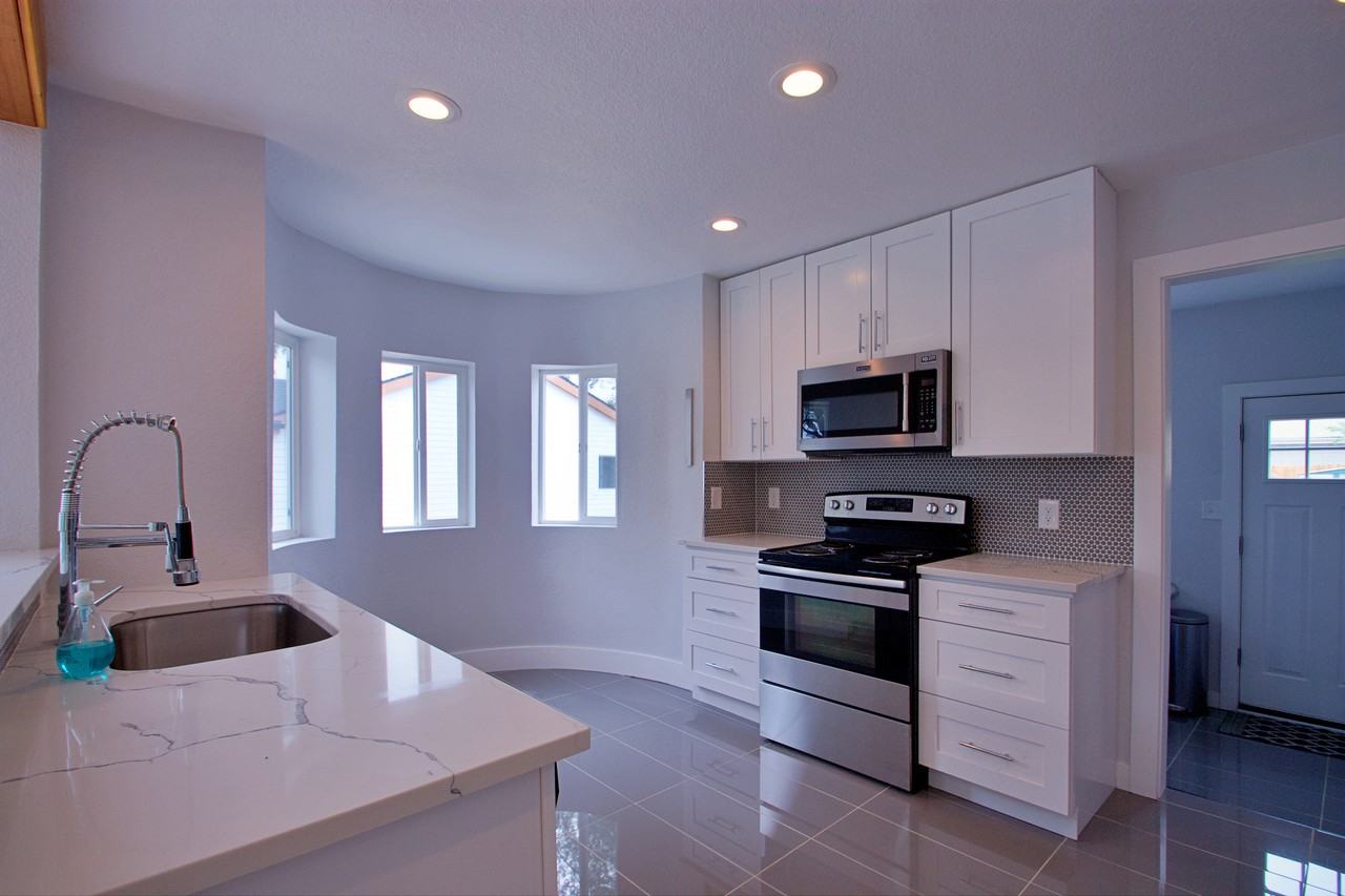 1555 Eaton St - Photo 5 of 12