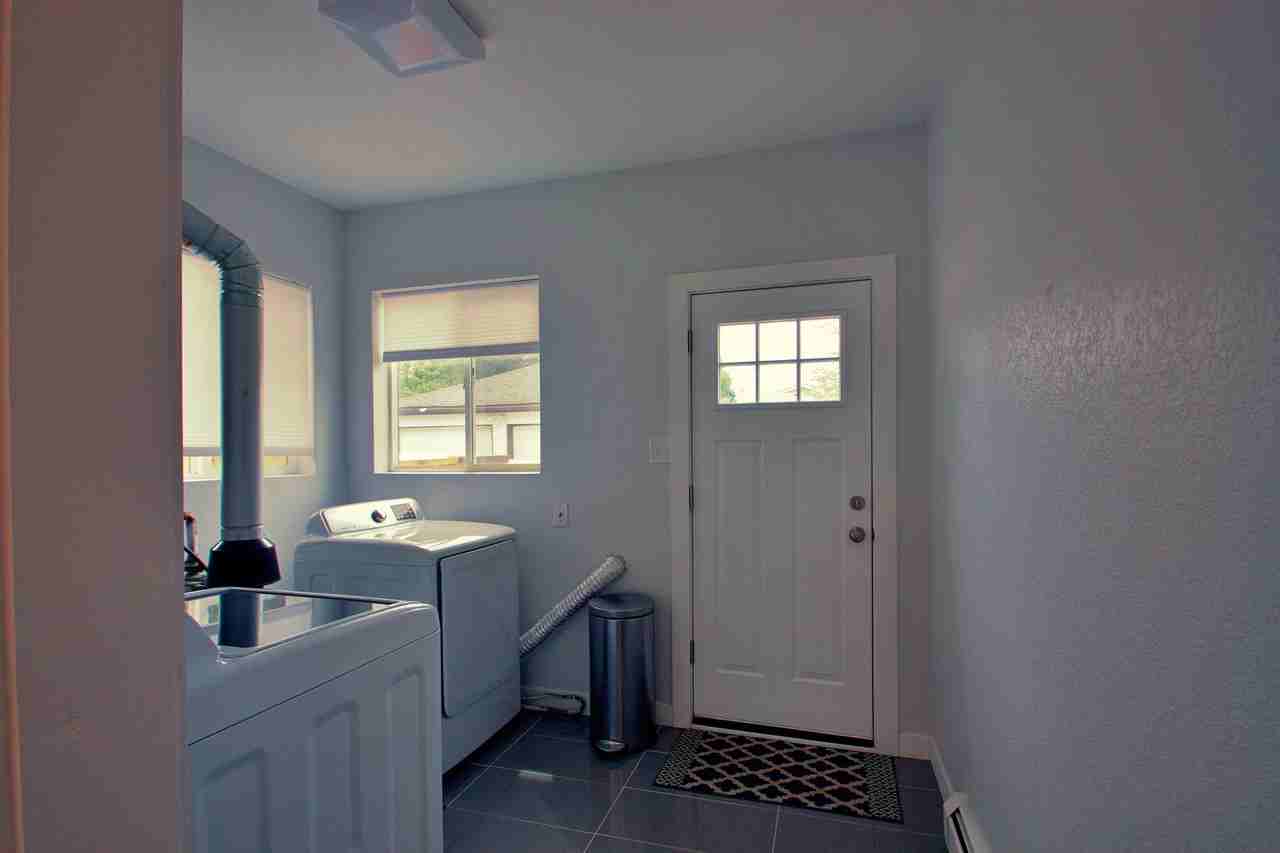 1555 Eaton St - Photo 6 of 12