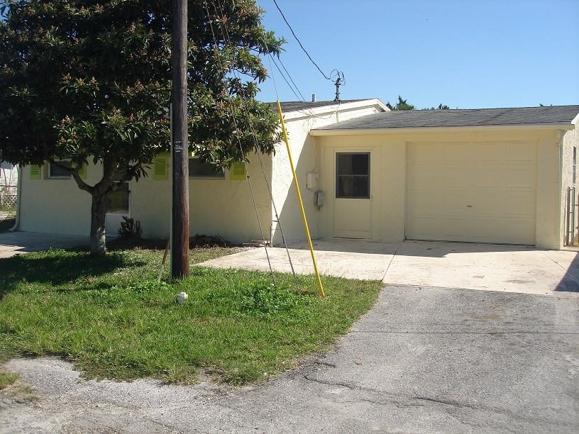 14952 Edgewater Cir - Photo 3 of 22