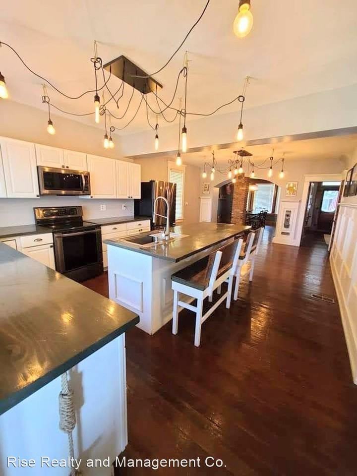 10870 Main St - Photo 2 of 36