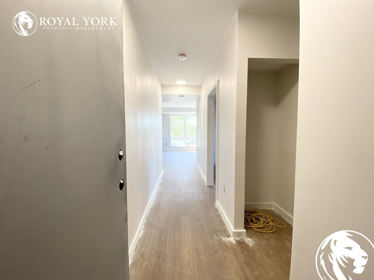 2982 2a-2982 Lake Shore Boulevard West - Photo 2 of 12