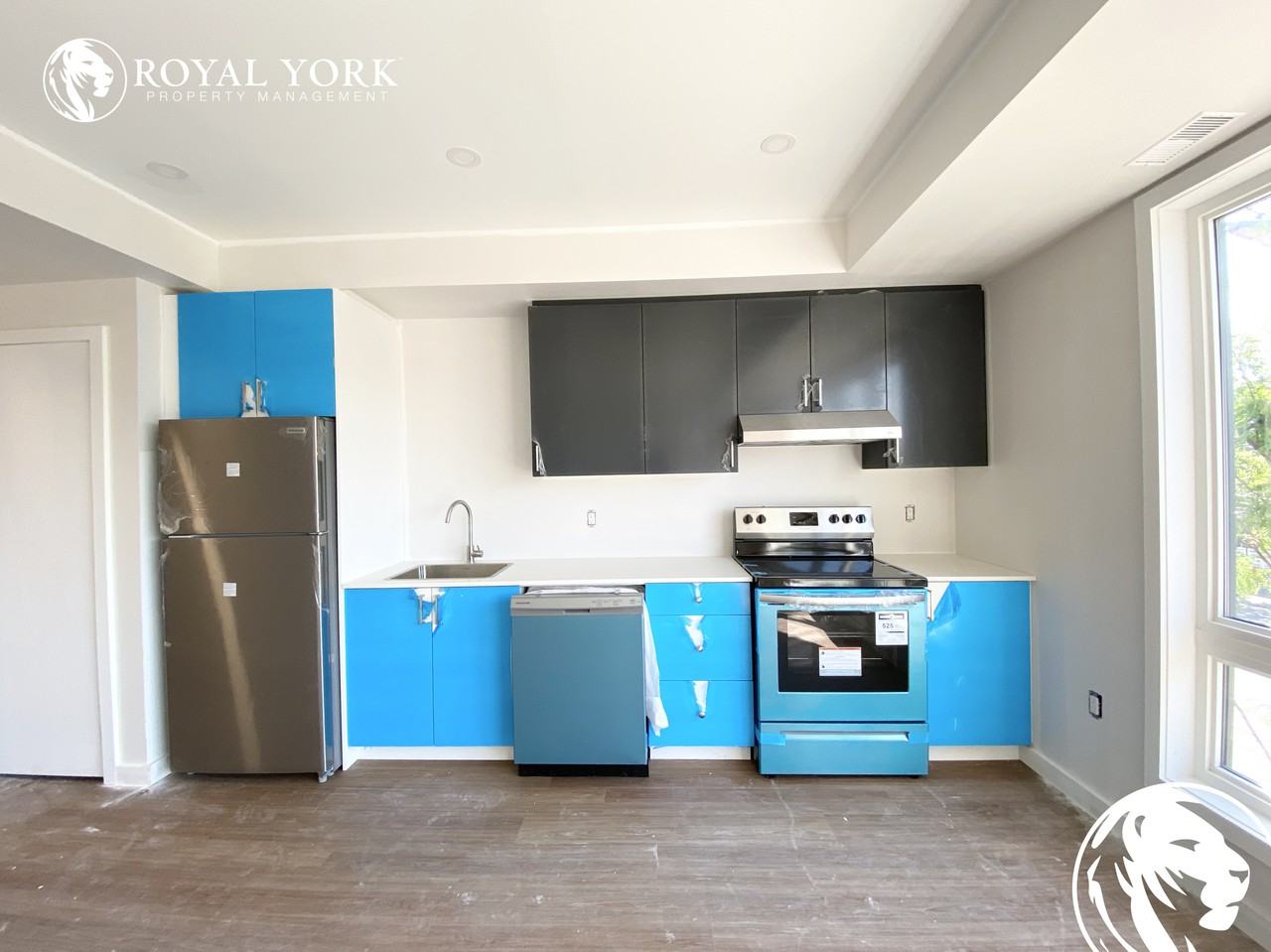 2982 2a-2982 Lake Shore Boulevard West - Photo 3 of 12