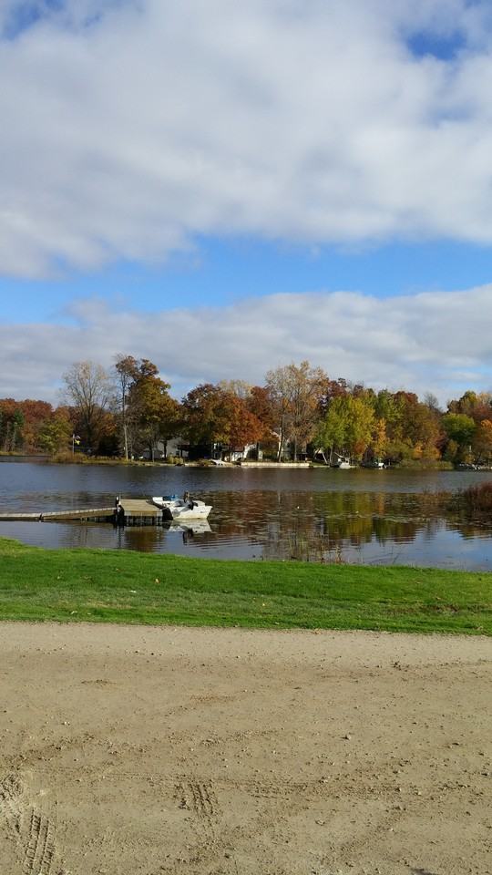 11211 Crooked Lake Dr NE - Photo 2 of 15