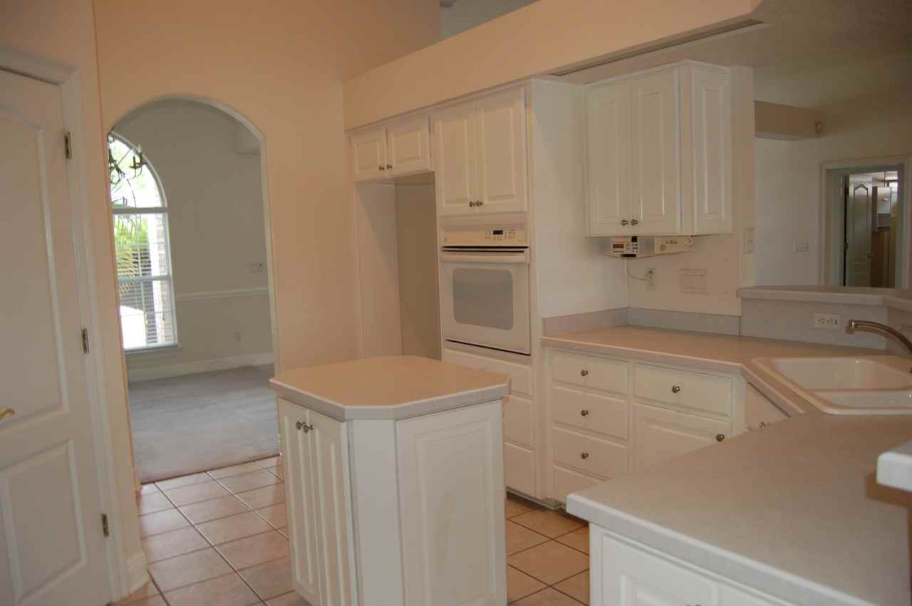 1057 Bonita Dr - Photo 3 of 25