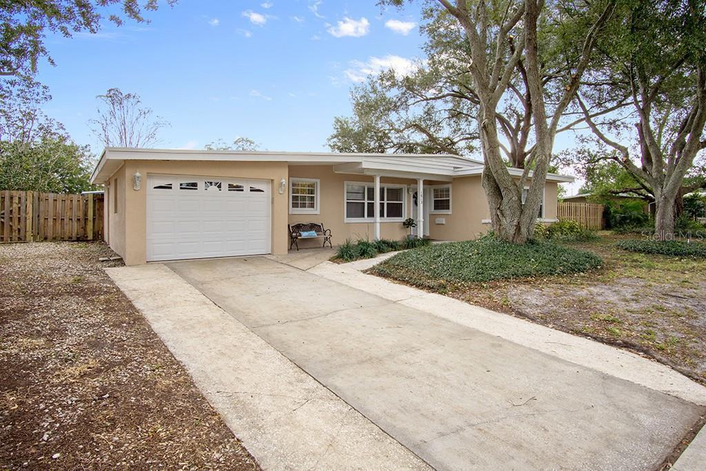 1613 Robin Rd - Photo 2 of 27