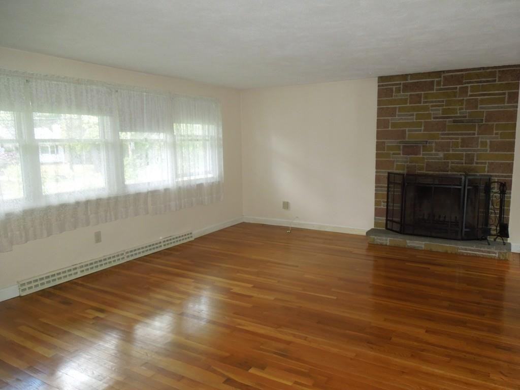 168 Oak St - Photo 3 of 14