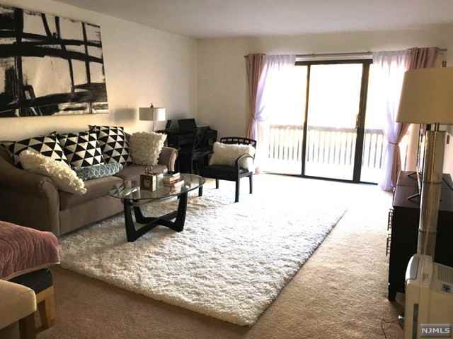 19 Peach Hill Ct - Photo 2 of 18