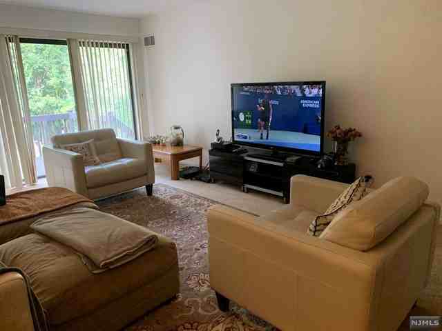 19 Peach Hill Ct - Photo 3 of 18