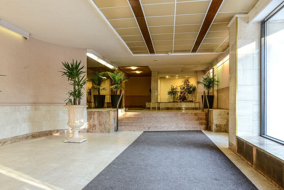 3455 Chemin de la Côte-des-Neiges - Photo 2 of 15