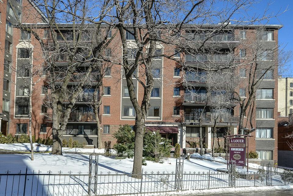 3455 Chemin de la Côte-des-Neiges - Photo 3 of 15