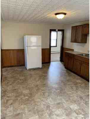 2133 2133 MAIN ST 2133 - Photo 3 of 9