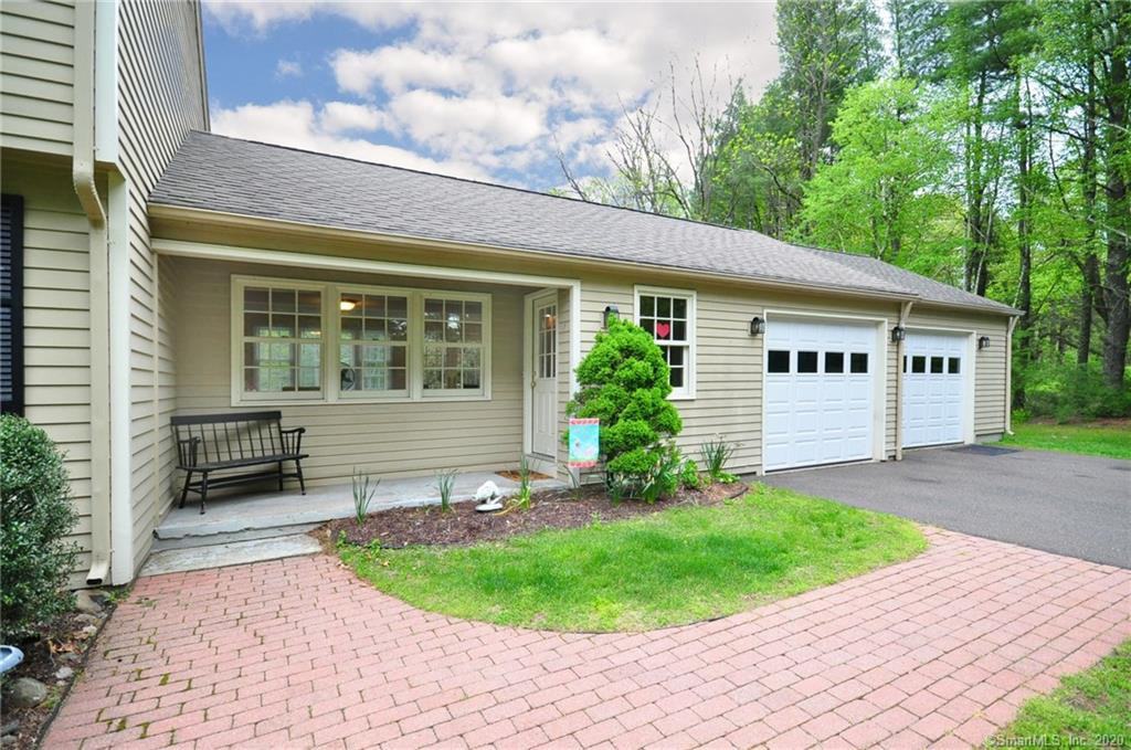 10 Victoria Ln - Photo 2 of 40