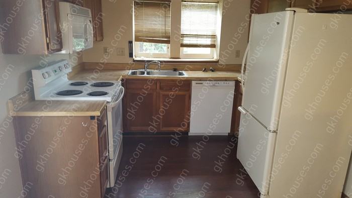 7507 S Steele St - Photo 2 of 12