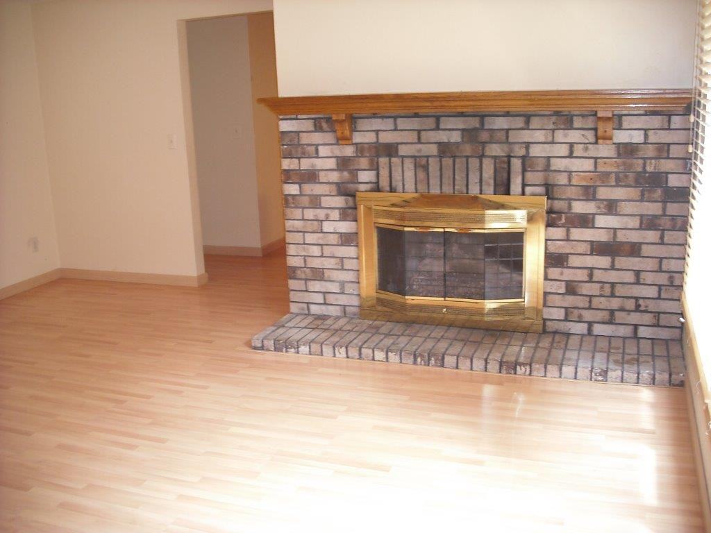 2558 Woodridge Ln - Photo 2 of 21