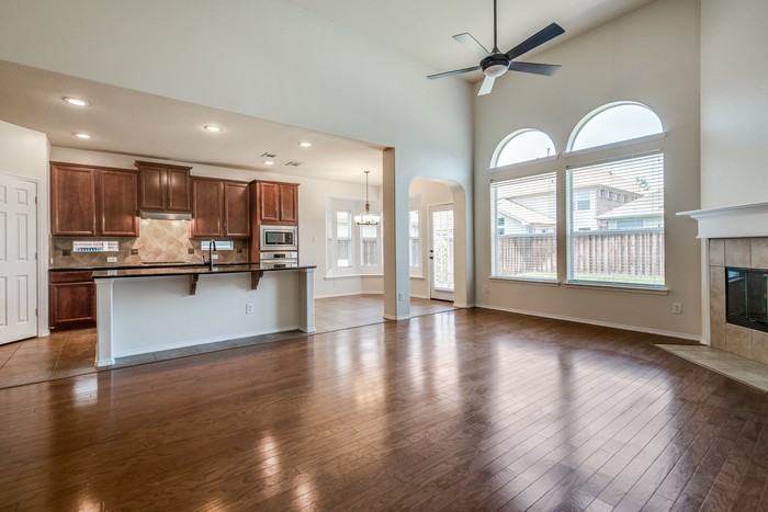 5233 Memorial Dr - Photo 3 of 25