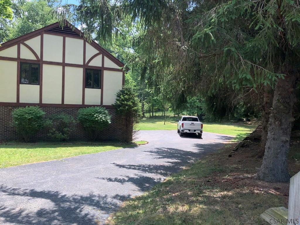 907 Parkview Dr - Photo 2 of 30