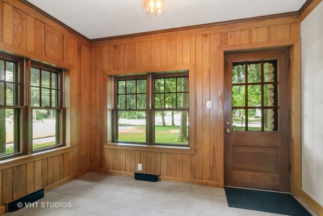 28W456 Batavia Rd - Photo 3 of 18