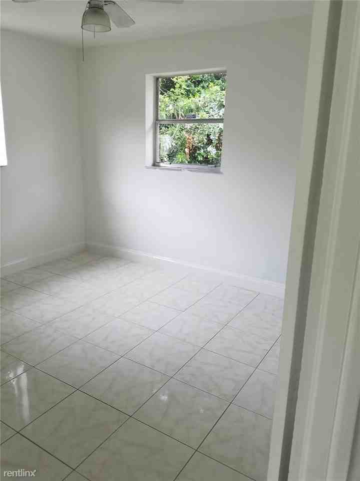 6808 Sw 22nd St - Photo 2 of 7