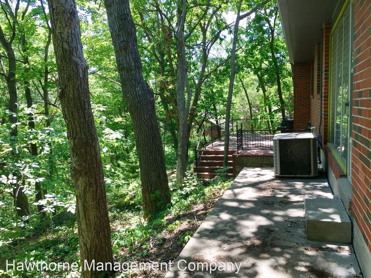 1106 Maplewood Dr - Photo 3 of 6