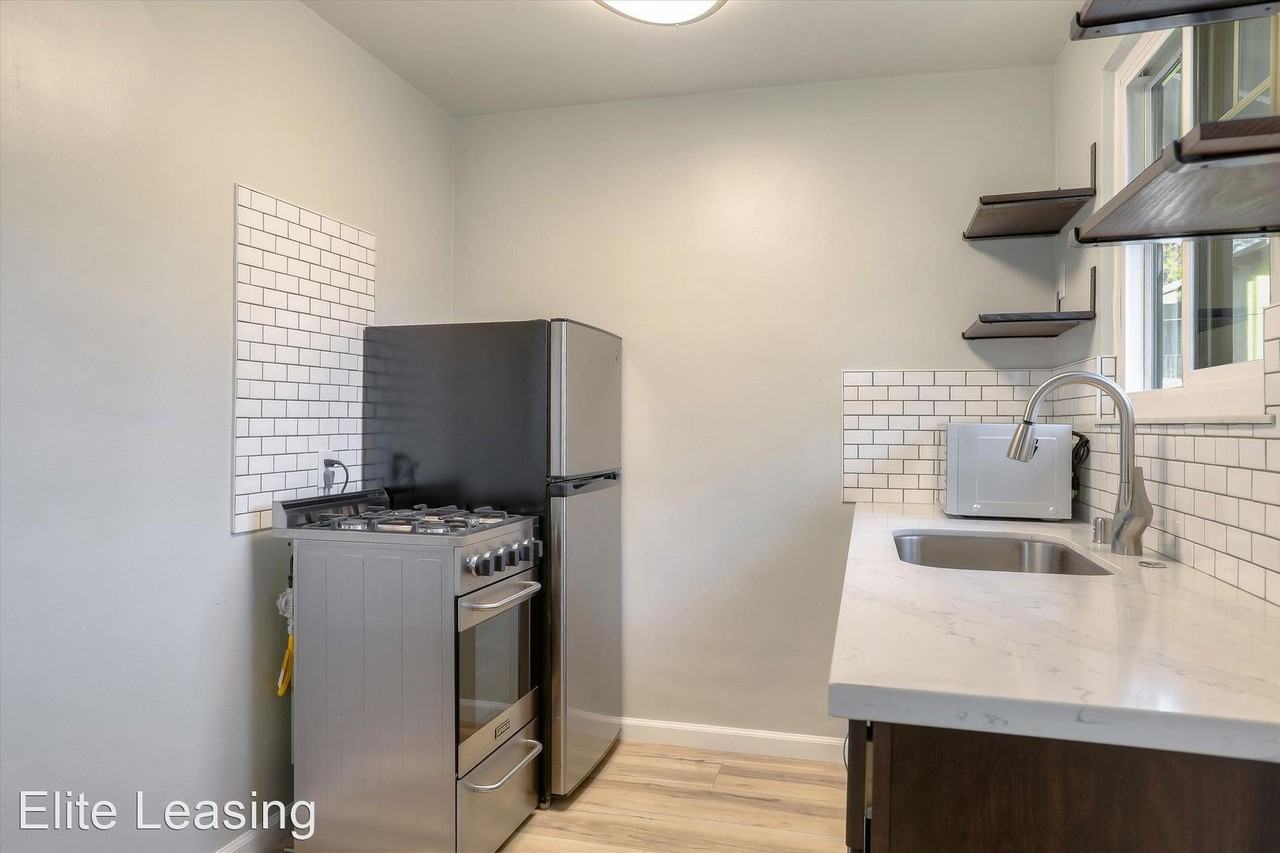1315 Hopkins Avenue - Photo 3 of 15