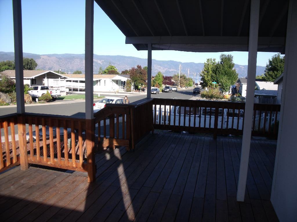 325 Walnut Dr - Photo 2 of 23