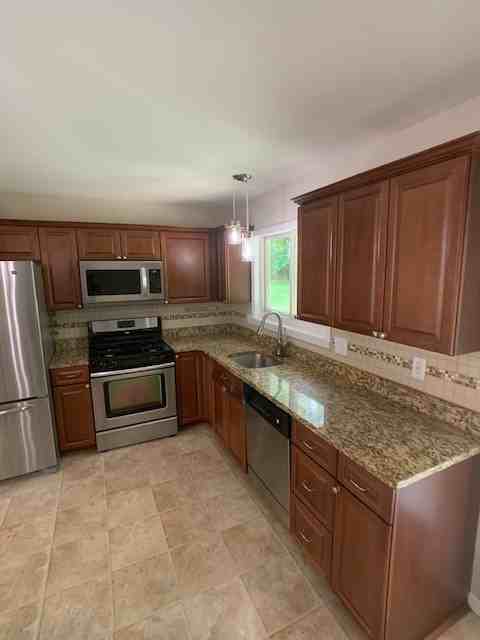 1715 Dover Trace Dr - Photo 3 of 12