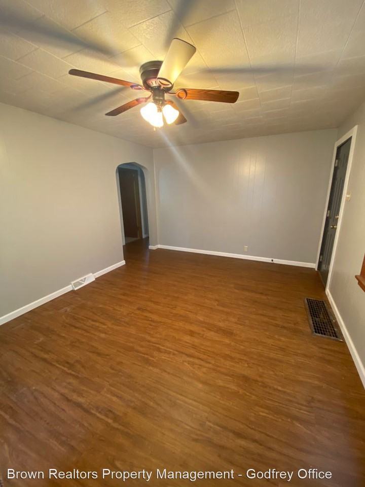 515 Lincoln Ave - Photo 2 of 9