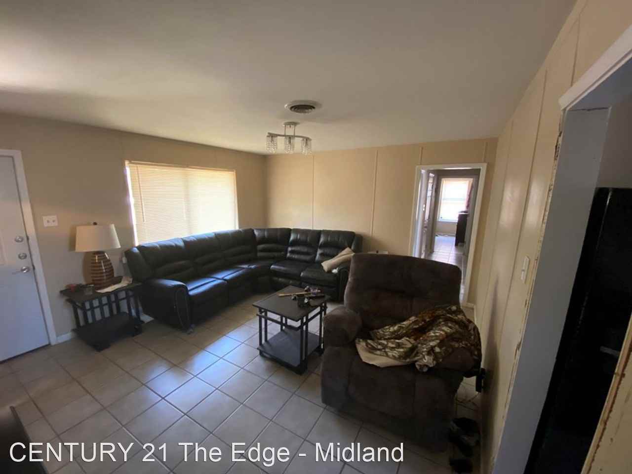 1616 Magnolia Ave - Photo 3 of 16