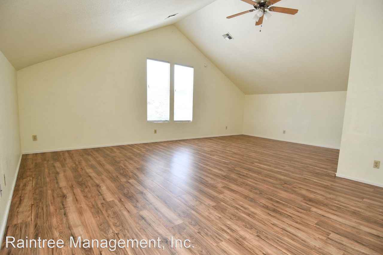 1537 SE Pine - Photo 3 of 8