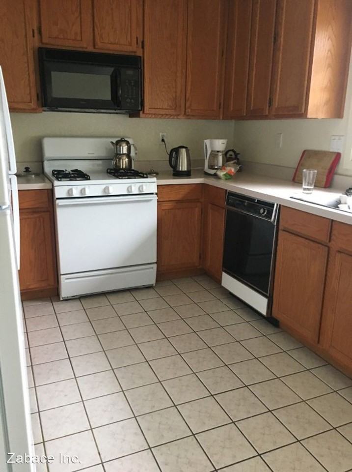 2722 Albany Ave - Photo 3 of 12