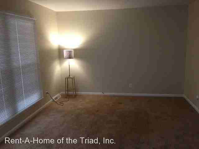 3021 Royalton Dr - Photo 2 of 9