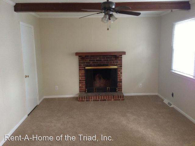 3021 Royalton Dr - Photo 3 of 9