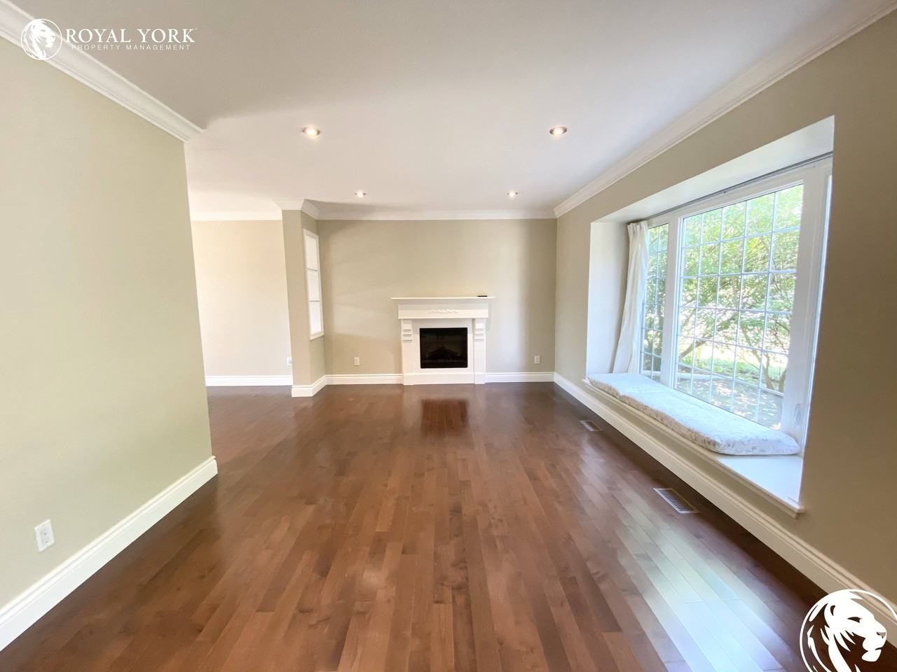 19 Davean Dr - Photo 2 of 39