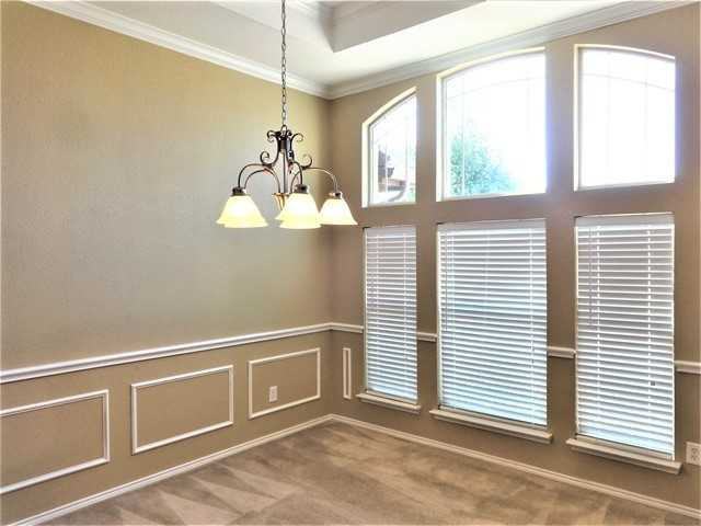 925 Trinity Dr - Photo 2 of 15