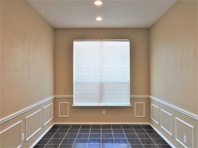 925 Trinity Dr - Photo 3 of 15