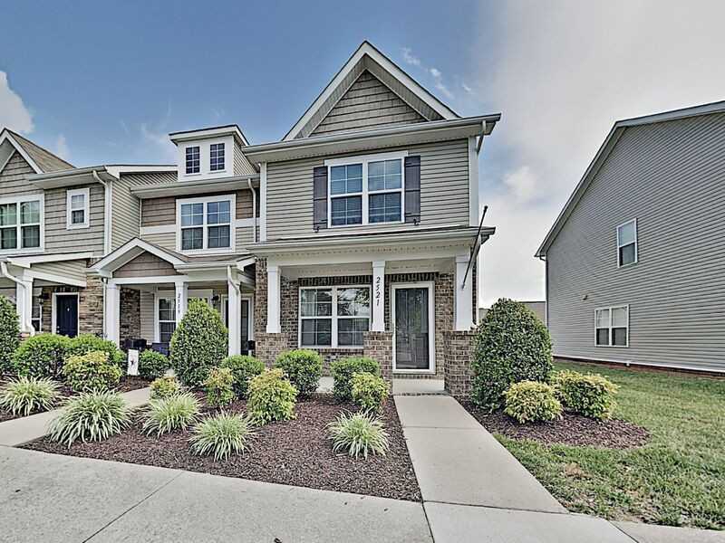 2521 River Trail Dr - Photo 2 of 23