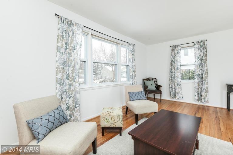 905 Arran Rd - Photo 2 of 17
