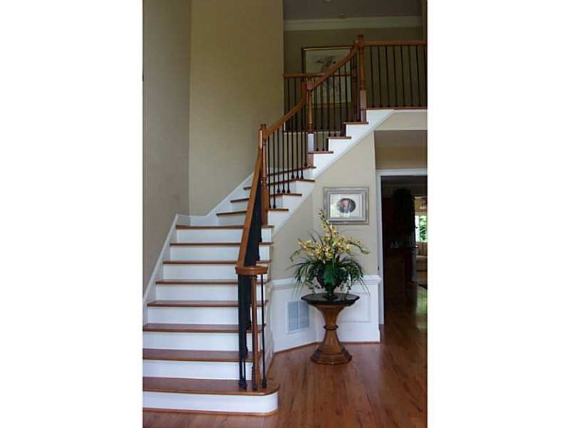 780 Barberry Dr - Photo 2 of 25
