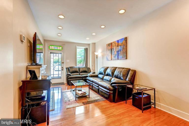 608 S Washington St - Photo 2 of 28