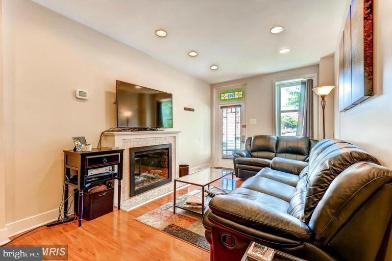 608 S Washington St - Photo 3 of 28