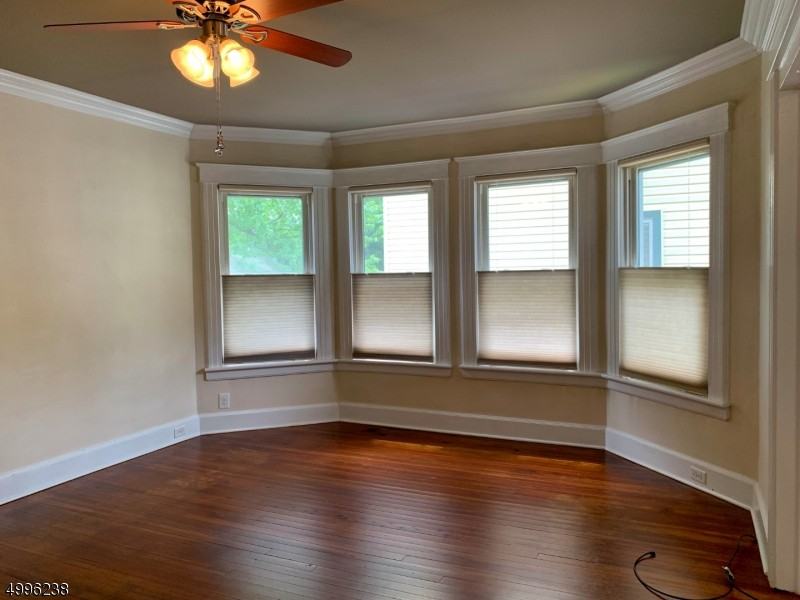 40 Codington Pl - Photo 3 of 15