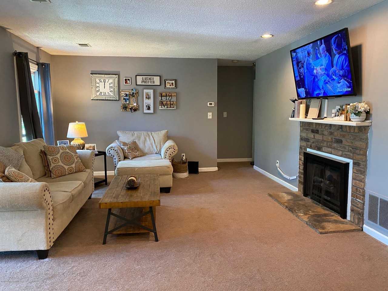 46 Frontier Way - Photo 3 of 9