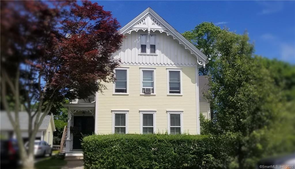 32 Moss St - Photo 2 of 36