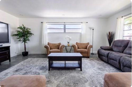 21000 Highland Lakes Blvd - Photo 2 of 8