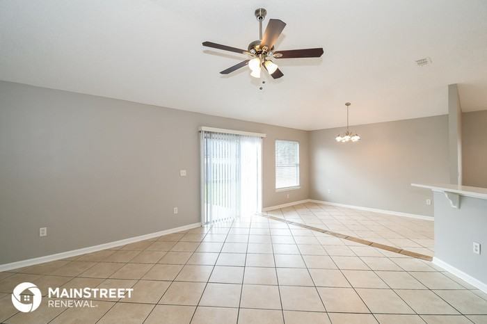 6645 Leslie Oaks Ln - Photo 3 of 16