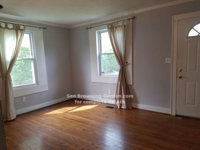 916 Strouse Ave - Photo 3 of 9