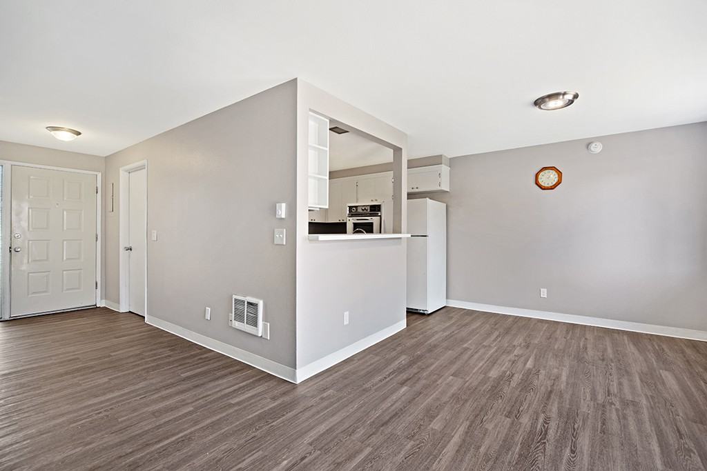 Tanglewilde Townhomes - Photo 3 of 8